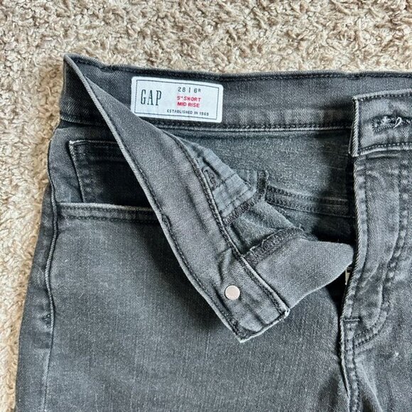 Womens' GAP Black Denim Mid-Rise Shorts - 5" Inseam I Size 28 - Picture 3 of 4